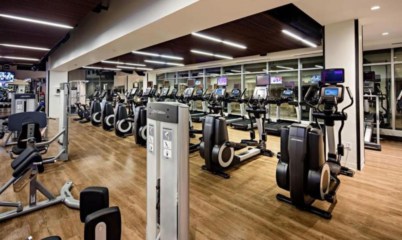 St W Wd Gym Nrt Iconic Landmarks Bos-526